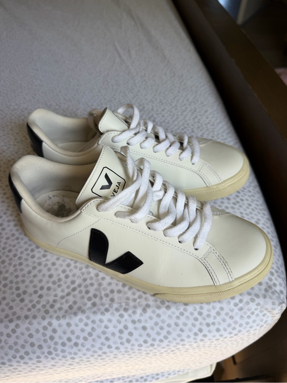 VEJA Esplar Leather Sneakers White Black Women’s Size 6